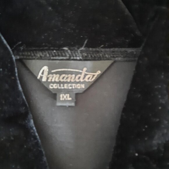 Vintage Nu Look - Amanda Collection IXL- Black Long Sleeved Buttoned Top - Picture 2 of 6